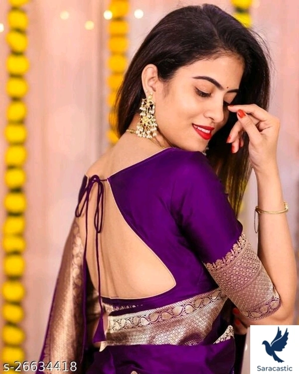 Charvi Fabulous Saree - Red
