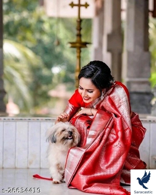 Charvi Fabulous Saree - Red