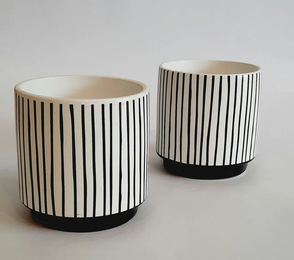 Black & White Small Ceramic Planter Design 2 - D*H : 3.25*3.25 inches