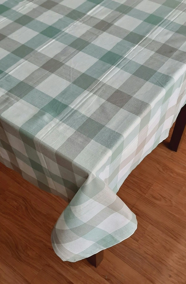 4 Seater Table Cloth