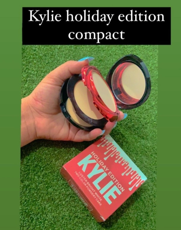 Kylie Holiday Edition Compact  - skin tone 