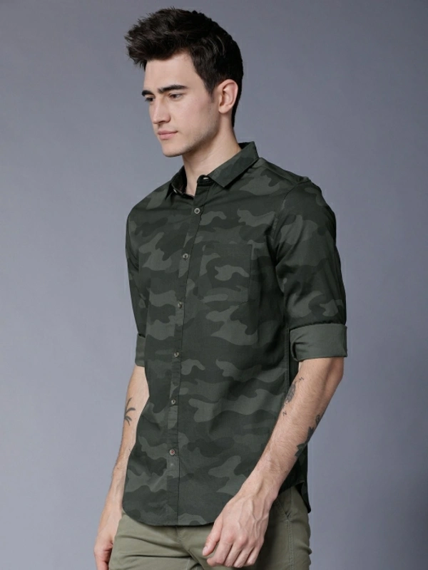 Highlander Men Military Camouflage Casual Dark Green Shirt - S, Green 💚