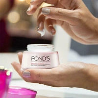 Pond's Bright Beauty Spot-less Glow Day Cream - 23 Gm