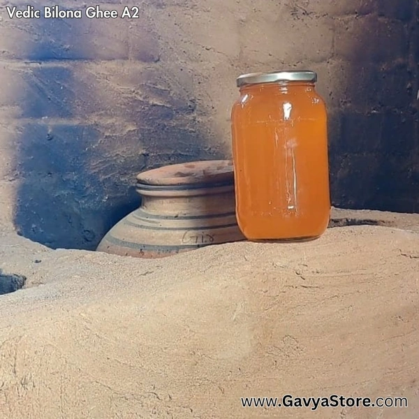 Gir Gomata Vedic Bilona Ghee | Traditional Method (गिर गौमाता का वैदिक बिलोना घी) - 1000 ml