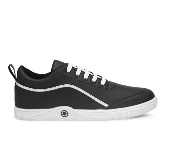 Sneakers - UK 10, Black