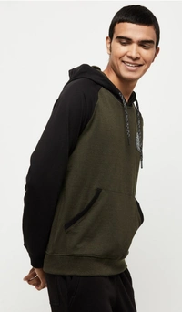 Hooded Sweatshirt - M