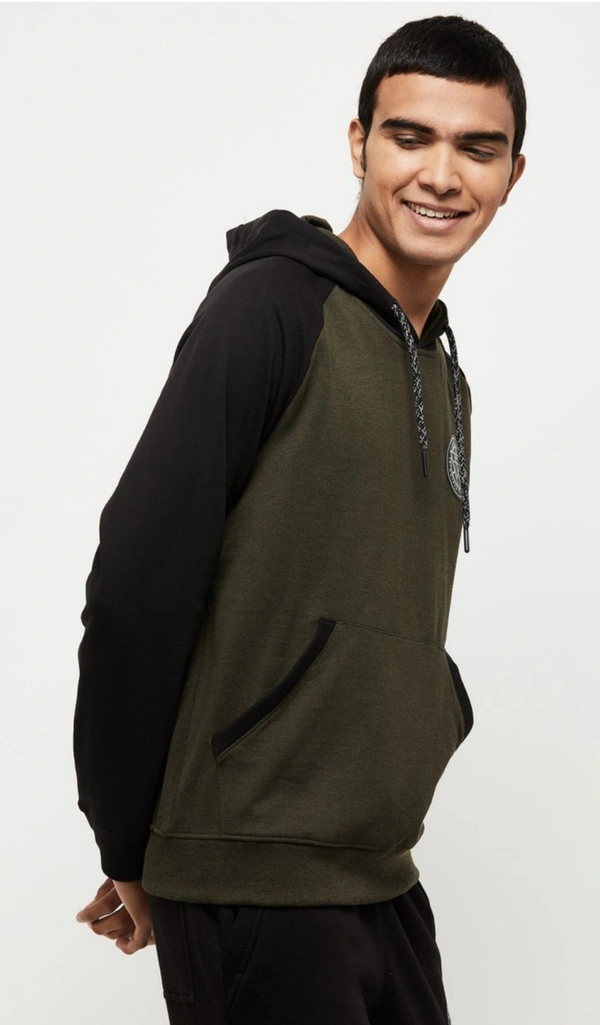 Hooded Sweatshirt - M