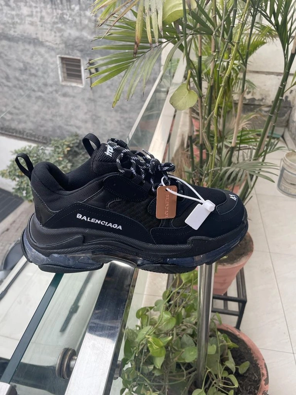 Balenciaga - B - UK 10