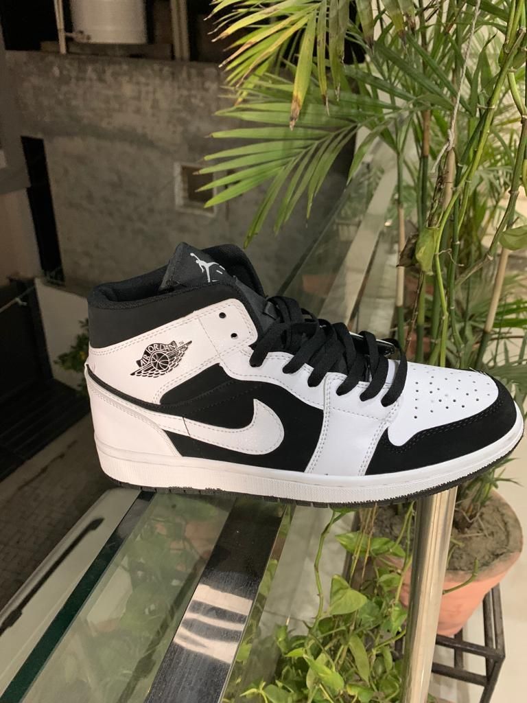 Black leather 2024 jordan 1