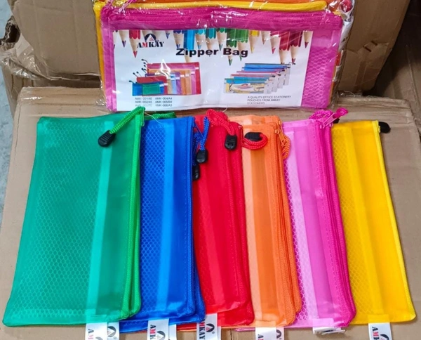 MIX COLOR POUCH 