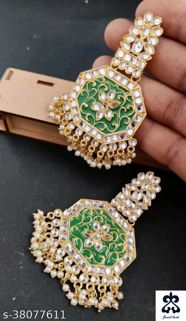 Beautiful glittering Jummar Earrings set