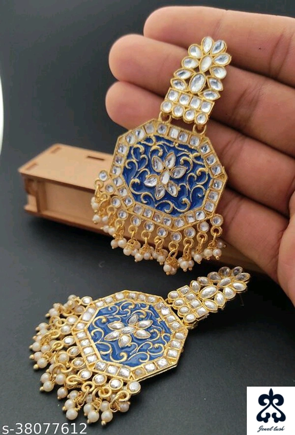 Beautiful glittering Jummar Earrings set