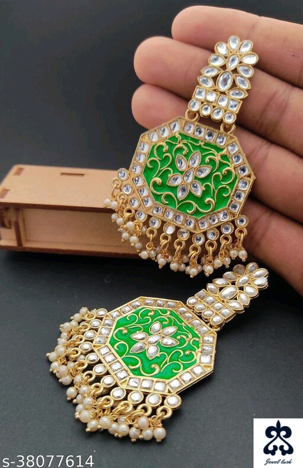 Beautiful glittering Jummar Earrings set