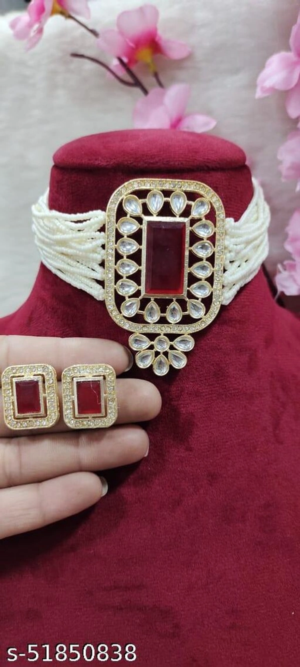 Sizzling Fancy Women jewellery set