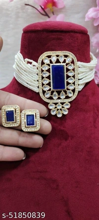 Sizzling Fancy Women jewellery set