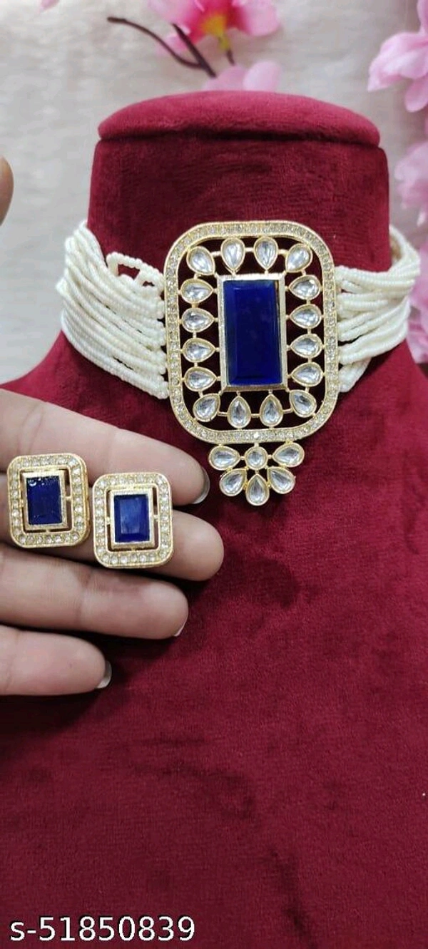 Sizzling Fancy Women jewellery set