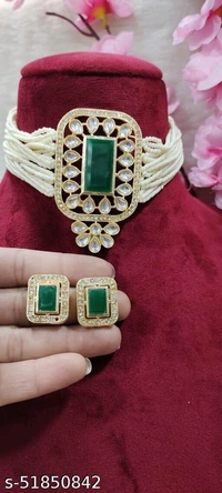 Sizzling Fancy Women jewellery set