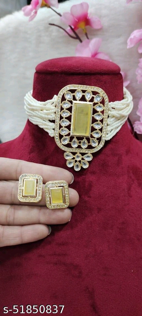 Sizzling Fancy Women jewellery set