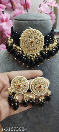 Sizzling Glittering Women Jewellery Set