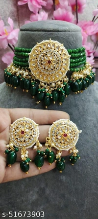 Sizzling Glittering Women Jewellery Set