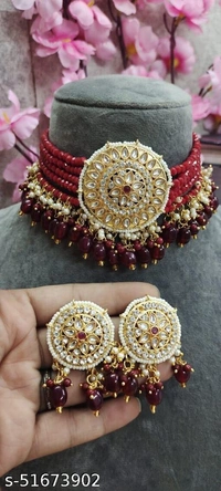 Sizzling Glittering Women Jewellery Set