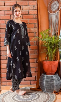 BRISA Printed Classic Black Kurtis - M to XXL