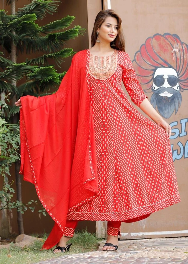 BRISA Rayon Gold Printed Kurti,Pant, Duppatta - M(38) L(40) XL(42) XXL(44)