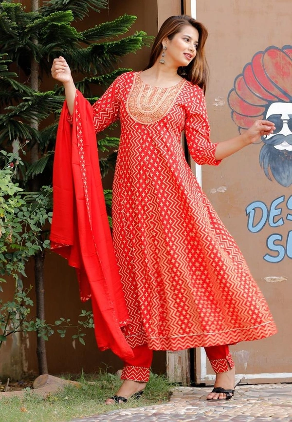 BRISA Rayon Gold Printed Kurti,Pant, Duppatta - M(38) L(40) XL(42) XXL(44)