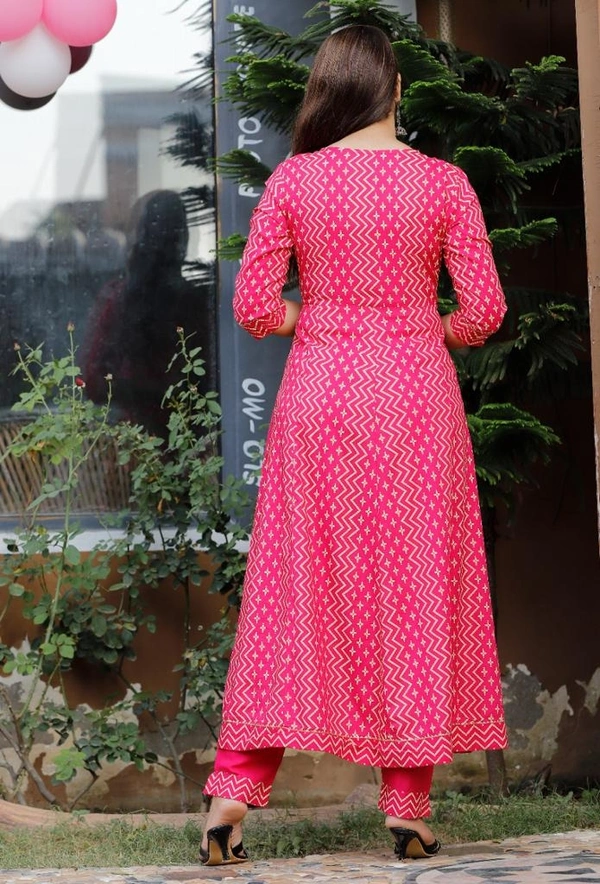 BRISA Rayon Gold Printed Kurti,Pant, Duppatta - M(38) L(40) XL(42) XXL(44)