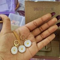 Daisy Necklace+ Earrings Set  - White