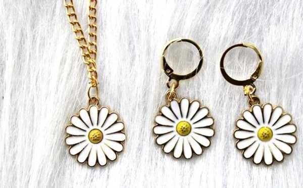 Daisy Necklace+ Earrings Set  - White