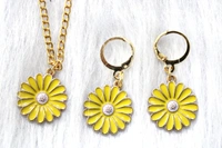 Daisy Necklace+ Earrings Set  - White