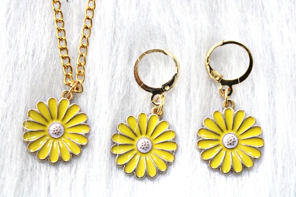 Daisy Necklace+ Earrings Set  - White