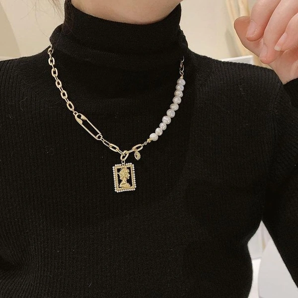 Elizabeth Statement Necklace 