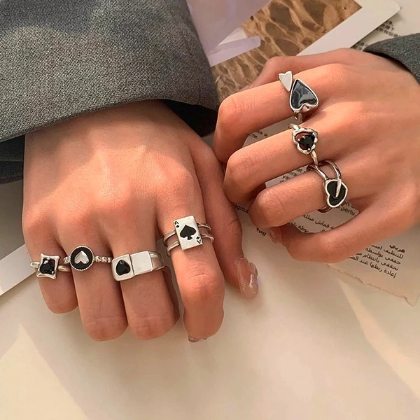 Black Heart Rings Set 