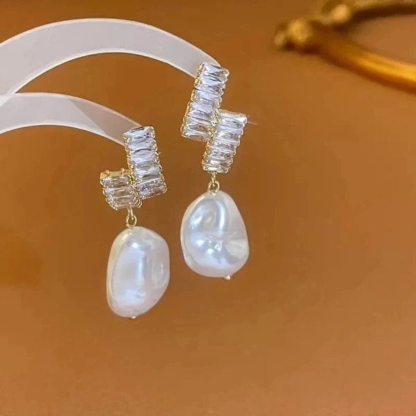  Pearl Dangle Earrings 