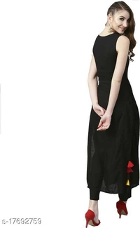 Women Rayon Solid Kurti - M, Black