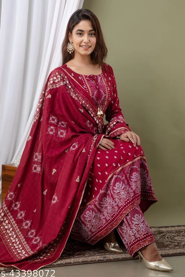 Chitrarekha Petite Women Dupatta Set - 3XL