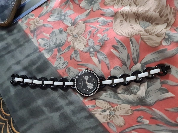 Classic Metal Women Watch - free size, 20