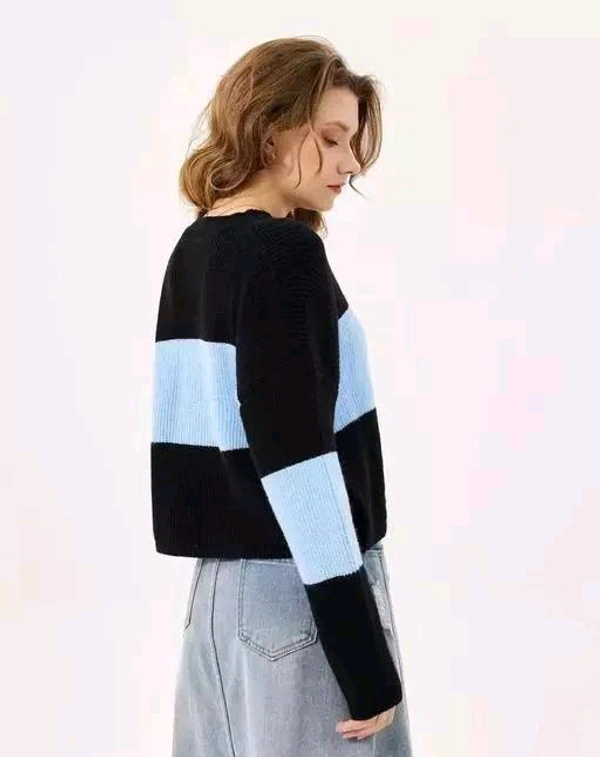 YSS Women Blue Black Colour blocked Relaxed Fit T-shirt Twisted Design - L