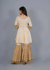 YSS  Attractive Women Kurta Sets - M