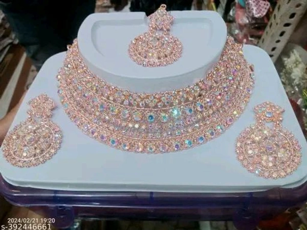 Rose gold necklace set with earrings 
Name: Rose gold necklace set with earrings 
Base Metal: Alloy
