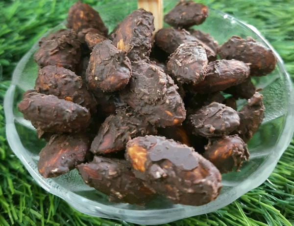 Chocolate Almonds - 220 Gms